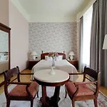 Grand Hotel