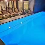 Castle Loft Apartment,Spa, Gym ,Sauna & Swimming Pool Free Parking
