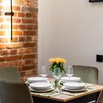 Charm & Comfort Renovated Gem In Old Town Sarego Apt B