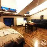 A Stone\'S Throw Apartment
