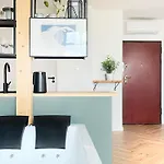 Jacuzzi Premium With Air Conditioning, Main Square