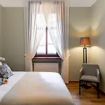 Old Town Ac Apartments Main Raiway Station