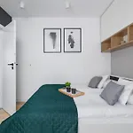 Elegant Apartment In Cracow With Balcony, Parking And Desk By Noclegi Renters
