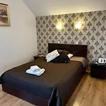 Dworek Zloty Rog Hotel I Restauracja