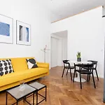 Main Square - Modern Apartment - 7 Gertrudy Street