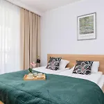 Przytulny I Przestronny Apartament W Krakowie Z Parkingiem Biurkiem I 2 Balkonami By Noclegi Renters
