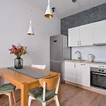 Golden Apartments/Wiet8