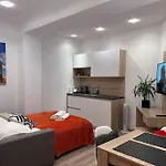 Old Town Apartments - B5