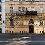 Main Square Homely Apartment