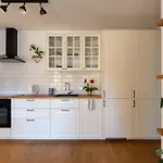 Green Oasis - Free Parking, Big Balcony, Private Park