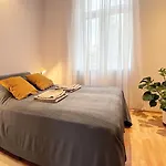 Cozy Apartment Near Krakus Mound