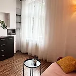 Cozy Apartment Near Krakus Mound
