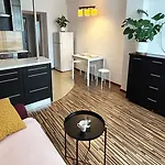 Cozy Apartment Near Krakus Mound