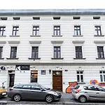 Old Town Emerald Apartment