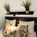 Krakow Apartments & Rooms