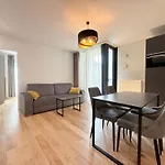 Vistula Avenue Apartment Free Parking, Swimming Pool, Sauna & Gym