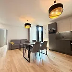 Vistula Avenue Apartment Free Parking, Swimming Pool, Sauna & Gym