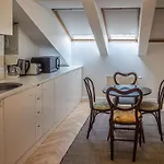 Crystal Suites Old Town