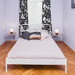 Modern Urban Escape - Old Town Apartment - By Upstairs