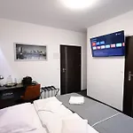 Hotel Junior