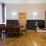 5 Bedroom Family Apartment