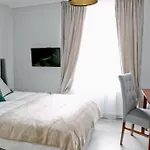 Elegant City Center Apartment 7B