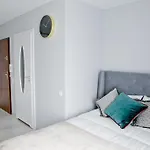 Elegant City Center Apartment 7B