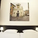 Pergamin Apartments
