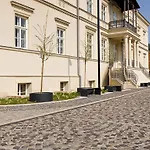 Old Town Luxury Apartments By Amstra