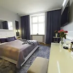 Meyo Apartments At Main Square