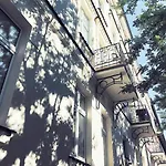 Boom Apartments
