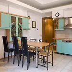 One & Only City Center Apartment Up To 8 Guests