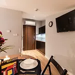 Lubomirskiego 23 Residence - Great Location, 10 Min To Main Square By Foot, Right Next To Main Rail And Bus Station