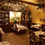 Goldstar Luxury Old Town Krakow Apartment
