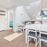 Cheerful Air Conditioned Apartment With Mezzanine And Parking - Old Town