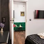 Wooden Horse - New Apartment - Old Town