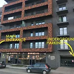 Brown Sugar | Free Garage | 2 Separate Rooms