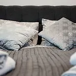 Cracow Jacuzzi Apartments - Silver Room