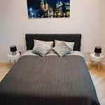 Cracow Jacuzzi Apartments - Silver Room
