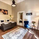 Flamingo Premium Hostel