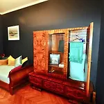 Fine Art Luxury Stay In The Old Town Absolute Center