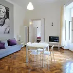 Hollywood Hostel