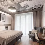 Jacuzzi Apartments