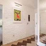 White Beds - Apartment For 6 People In The Center