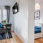 White Beds - Apartment For 6 People In The Center
