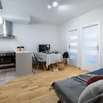 Friendhouse Apartments Angel City
