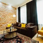 Kings City - Old Town Apartment