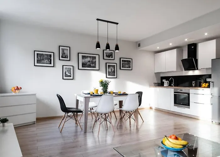 HOUSEHOST Apartament: Świętego Krzyża Street