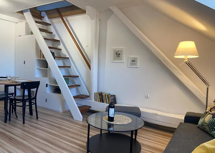 Cozy Mezzanine In Jewish District Near Old Town