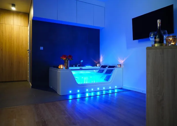 Modern Jacuzzi Apartment